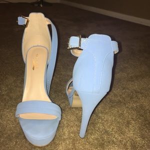Heels only worn once , good condition
